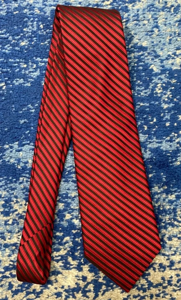 Галстук шелковый ручной работы Bachrach в красно-черные полосы  - Изображение 2 из 4