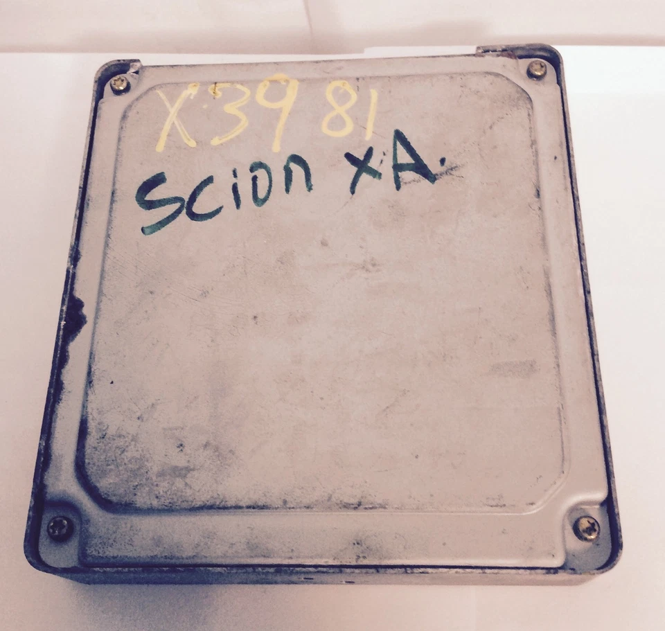 Scion XA 2005-2006 ECU 89661-52A60 Foto 4 de 4