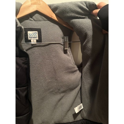 Old Navy Boys Zipper Down with Pocker Puffer Vest Size Small (5-7) - Picture 6 of 7