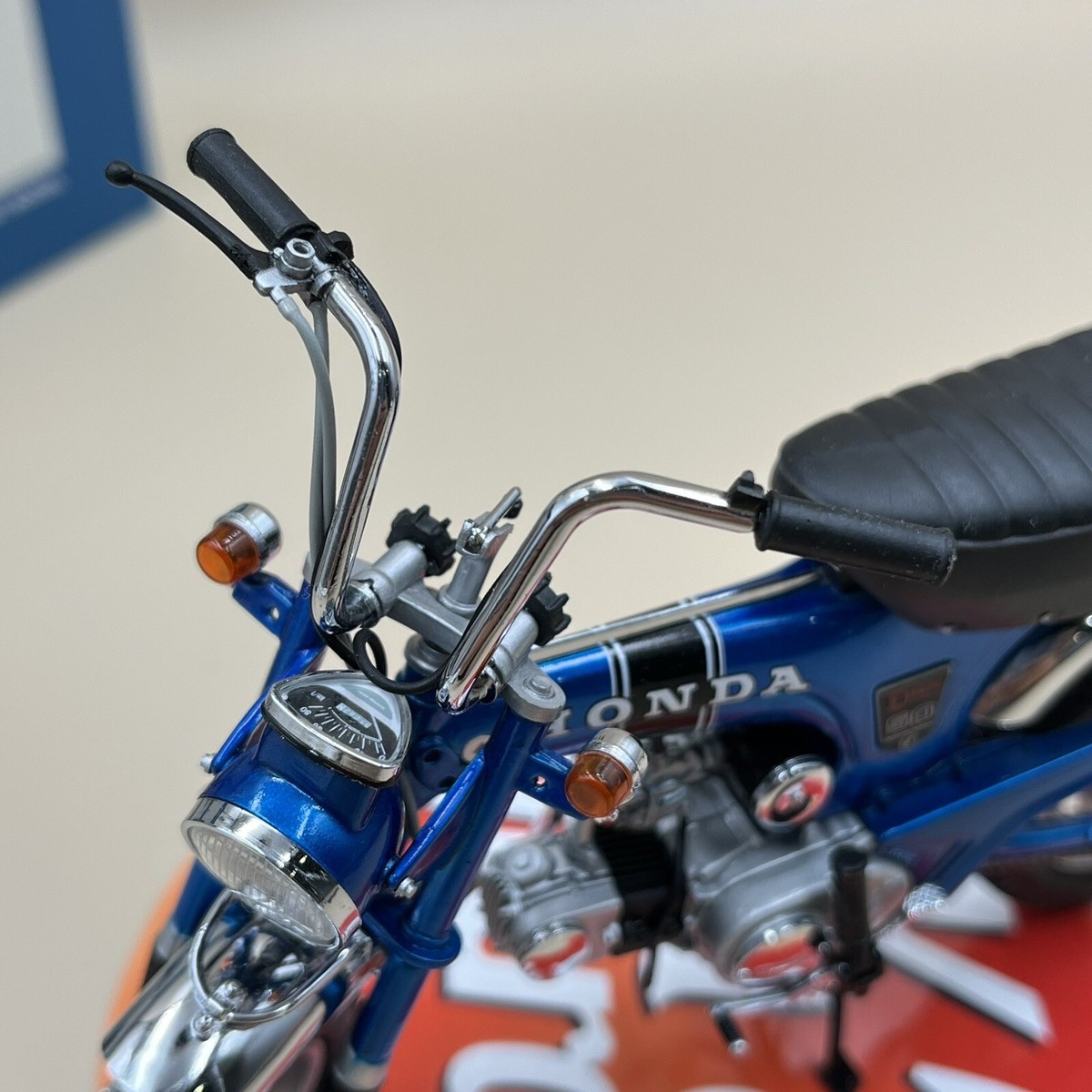 EBBRO 1/10 Honda Dax ST50 metallic blue 1969 Japan Diecast EBBRO 1/10 Honda Dax ST50 metallic blue 1969 Japan Diecast