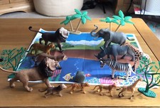 Safari 12 Animali Collezione in Vasca Figure 4 Alberi Leone Elefante Rinoceronte Giraffa 