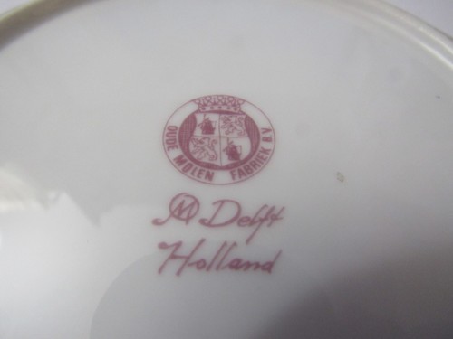 (2) Vintage 7" Delft Windmill on White plate Handworked & Signed-1 Pink & 1 Blue - Picture 5 of 5