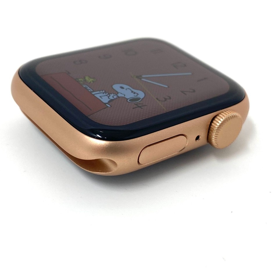 Apple Watch SE 40mm GPS WIFI Only Aluminum Rose Gold Case Very Good