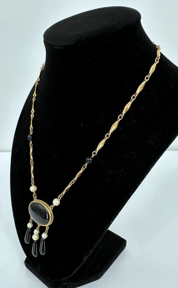 1928 Gold Tone Black Glass Onyx Oval Cartouche Faux Pearl Pendant Necklace - Image 3 of 4