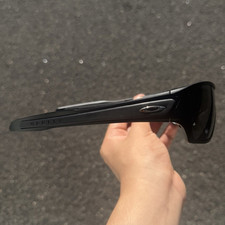 Oakley Mens Polarized Rectangular Wrap Sungla...