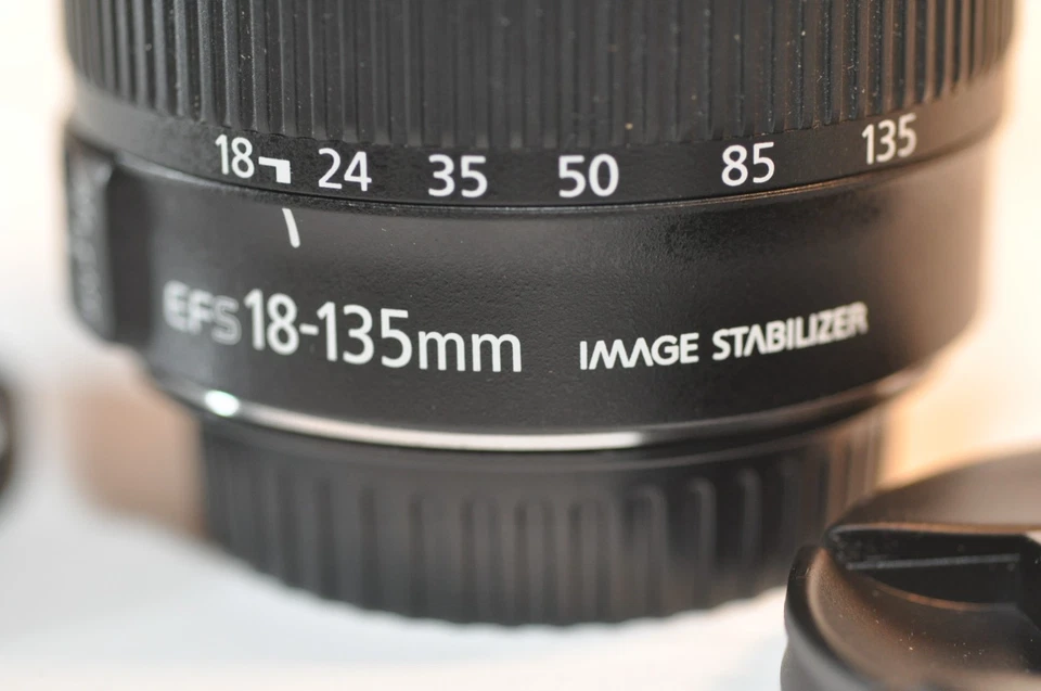 Canon EF-S 18-135mm f/3.5-5.6 IS lens NICE for EOS Rebel T8 T7 T6 T5 80D 90D 70D - Image 2 of 4