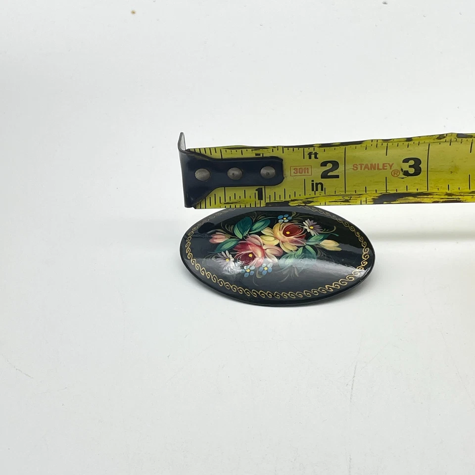 Russian Lacquer Brooch Lot Hand Painted Folk Art Floral and Fairy Tale Scene Pin - Image 4 of 4