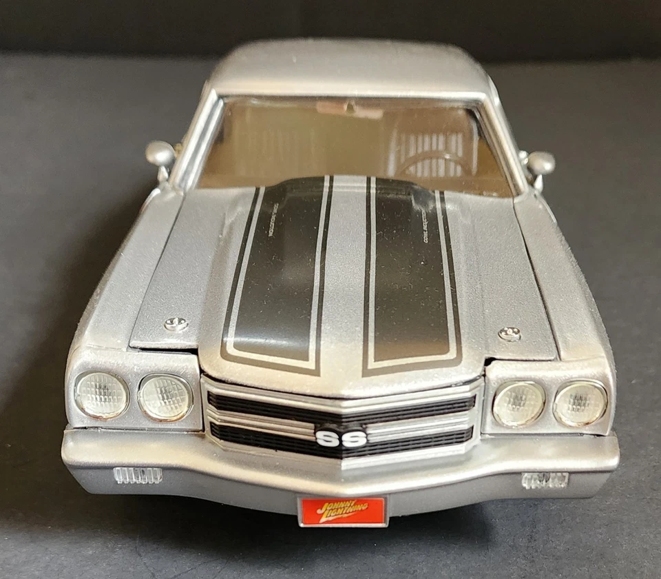 1:18 Diecast Johnny Lightning 1970 Chevy Chevelle (Silver/Black Stripes) - Image 2 of 3