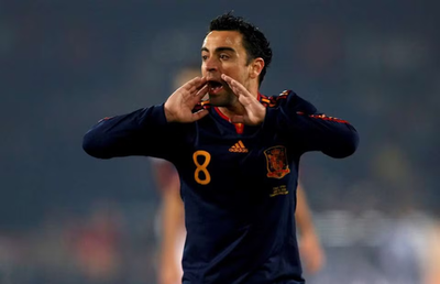 SPAIN AWAY - World Cup 2010 - Football Soccer - XAVI # 8 - XL (Run