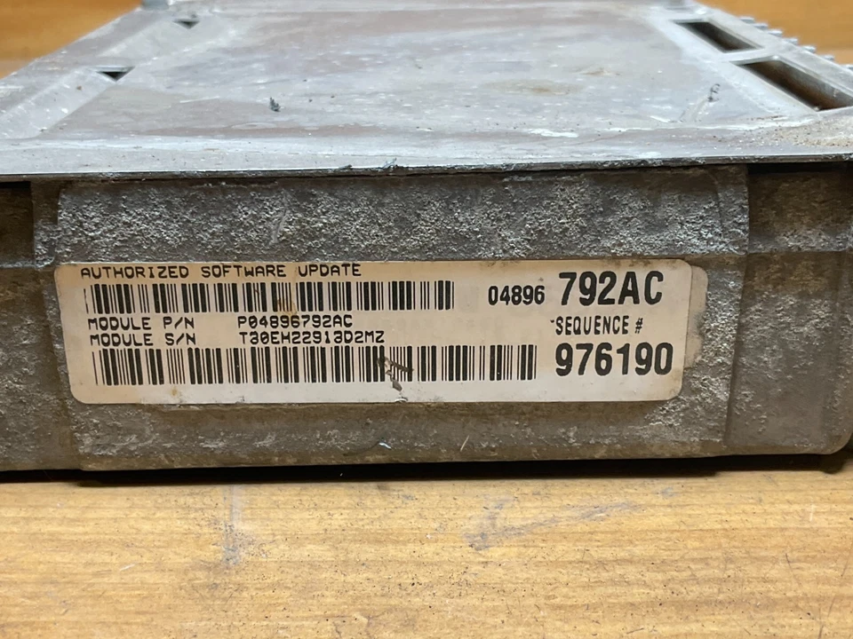 Компьютерный модуль двигателя 2002 Dodge Stratus ECM ECU OEM 04896792AC - Изображение 2 из 4