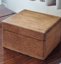 Lovely & well made vintage rectangular shaped oak box 10 x 9 x 6 cms