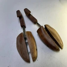VINTAGE TRAVEL TREE SHOE KEEPERS BY ROCHESTER WOOD SHOE TREE CO. 