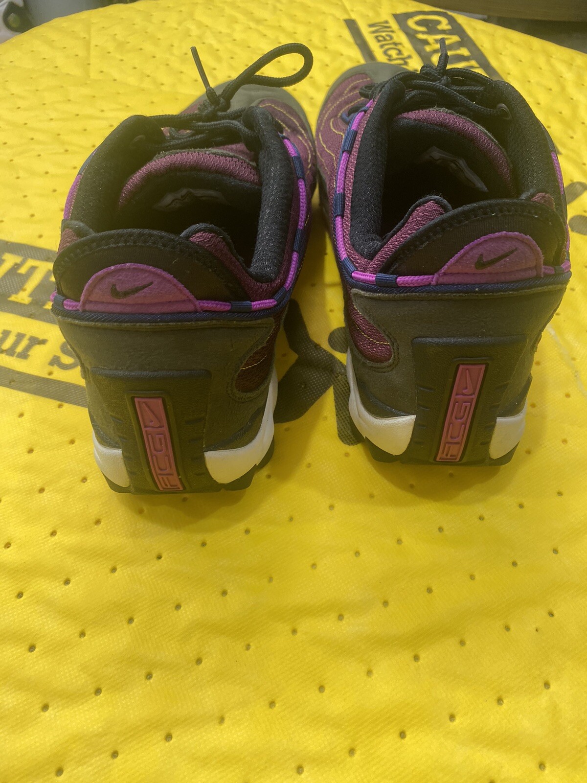 nike air skarn vivid purple