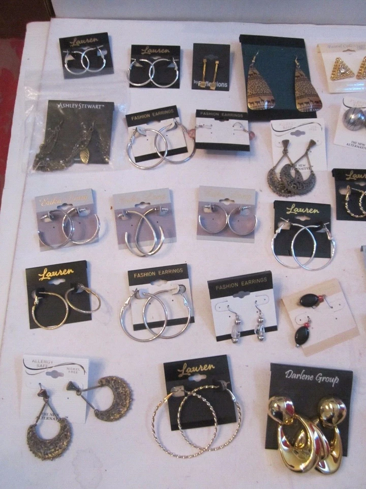 66 PAIRS OF EARRINGS - FASHION JEWELRY - LAUREN, E. LANG & MORE - LOT4 - TUB RR - Image 2 of 4