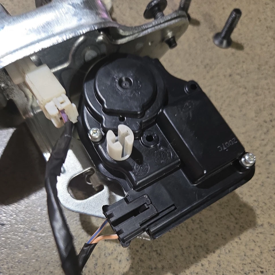 Dodge Journey 2009-2010 maletero pestillo puerta levadiza bloqueo puerta trasera actuador OEM 09 10 Foto 2 de 4