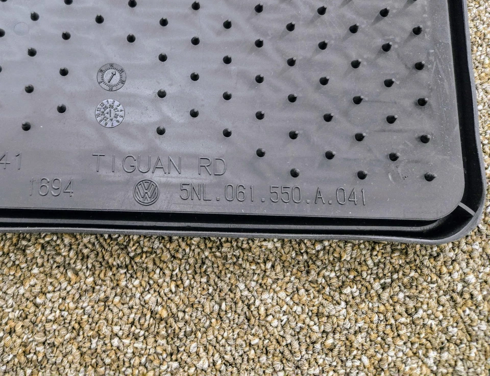 Juego de 4 alfombrillas de goma delanteras y traseras VW Volkswagen Tiguan 2018-2024 OEM Foto 3 de 3