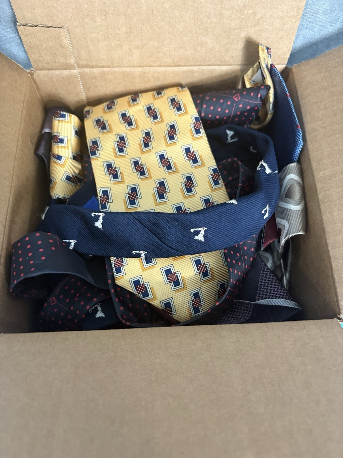 Lot of Men’s Neck Ties Silk Polyester Mixed Brands Assorted Patterns 2+ Lbs