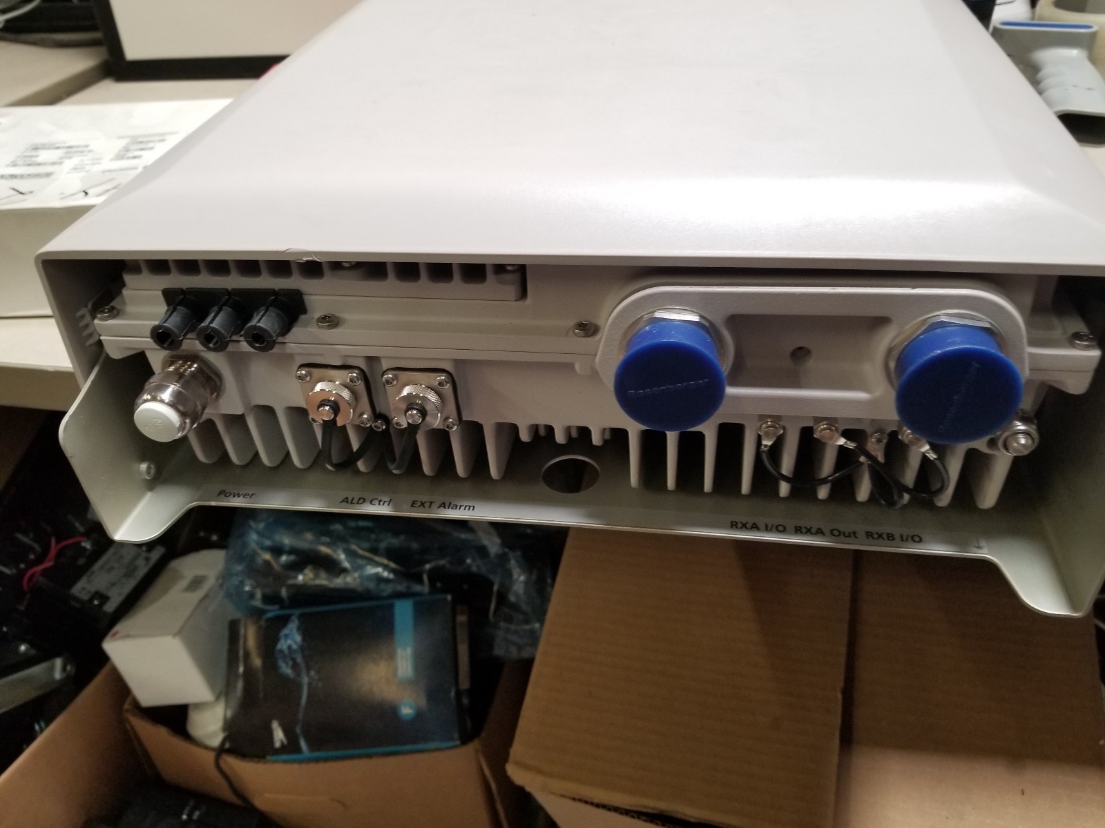 ERICSSON RRUW 02 B5 BPC 109 19/1 Used with light wear REMOTE RADIO UNIT ...
