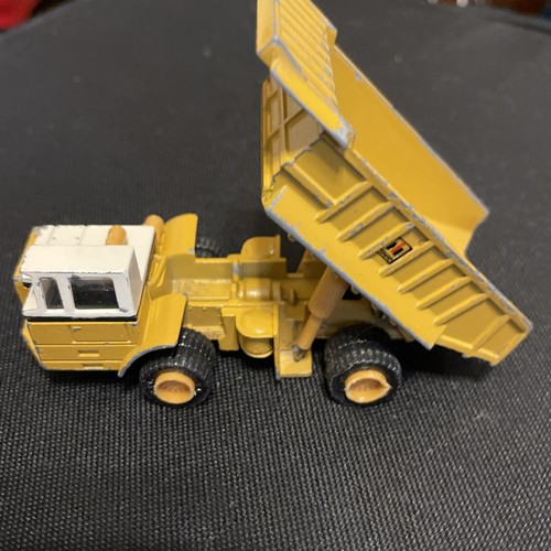 The ERTL Co. International Harvester Hydraulic Earth Mover Dump Truck 110-0002 - Picture 10 of 12