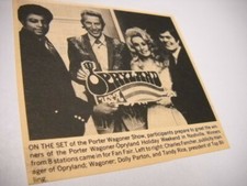 DOLLY PARTON and PORTER WAGONER on set w/ others 1973 music biz promo pic/text