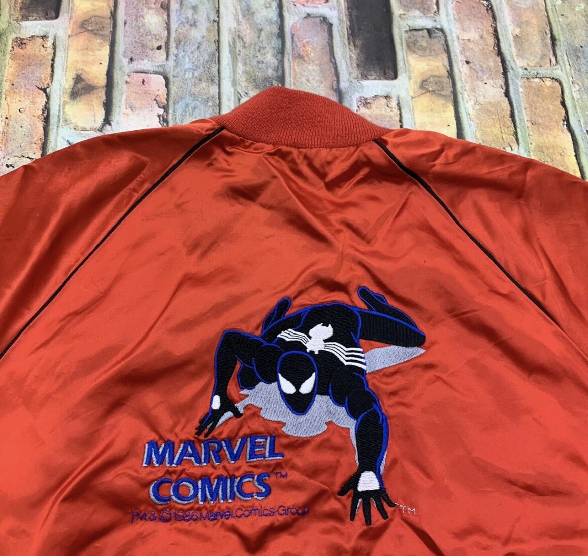 Vintage Marvel Comics Black suit Spiderman Satin Bomb… Gem