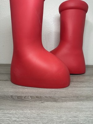 Size 10 - MSCHF Big Red Boots Men s Preowned Rare Shoes Sneakers