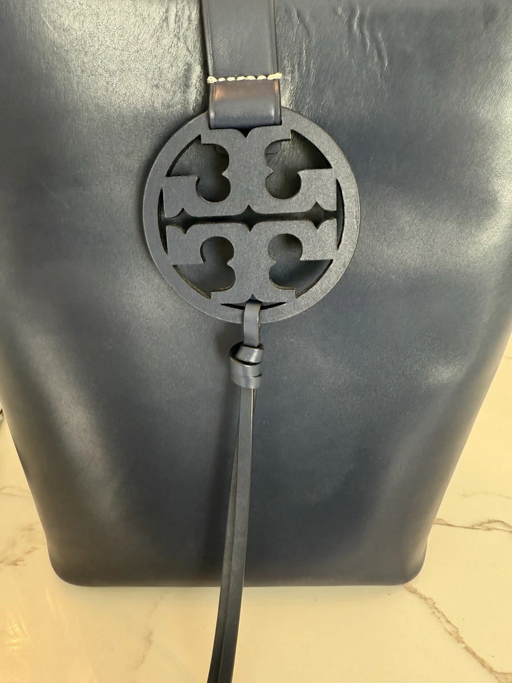 Hobo Tory Burch Miller (ombro/bolde/balde) na Marinha com Costura Branca - Imagem 4 de 4