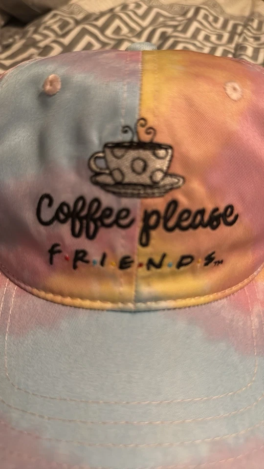 Boné Concept One adulto “Coffee Please” Friends programa de TV pastel tie-dye novo com etiquetas - Imagem 2 de 4