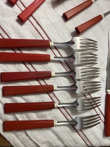 Red And White Bakelite And Stainless Cutlery 17 Piece Set - Picture 6 of 7