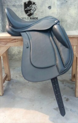 Selle de dressage en cuir à double rabat neuve à goélettes