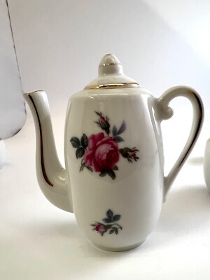ANCIEN SERVICE A CAFE DINETTE PORCELAINE BLANCHE FLEURS ET DORE A L OR FIN