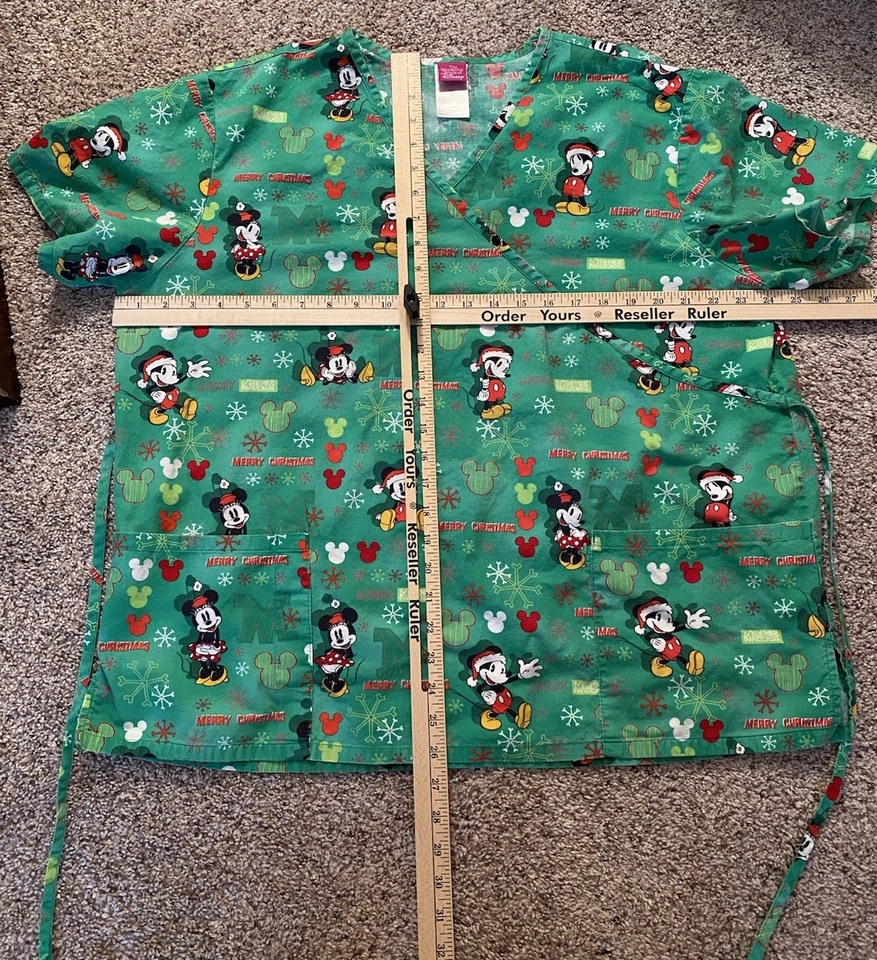 迪士尼医疗磨砂上衣女式米奇和米妮圣诞绿色口袋 XL 码 — 第 4/4 张图片