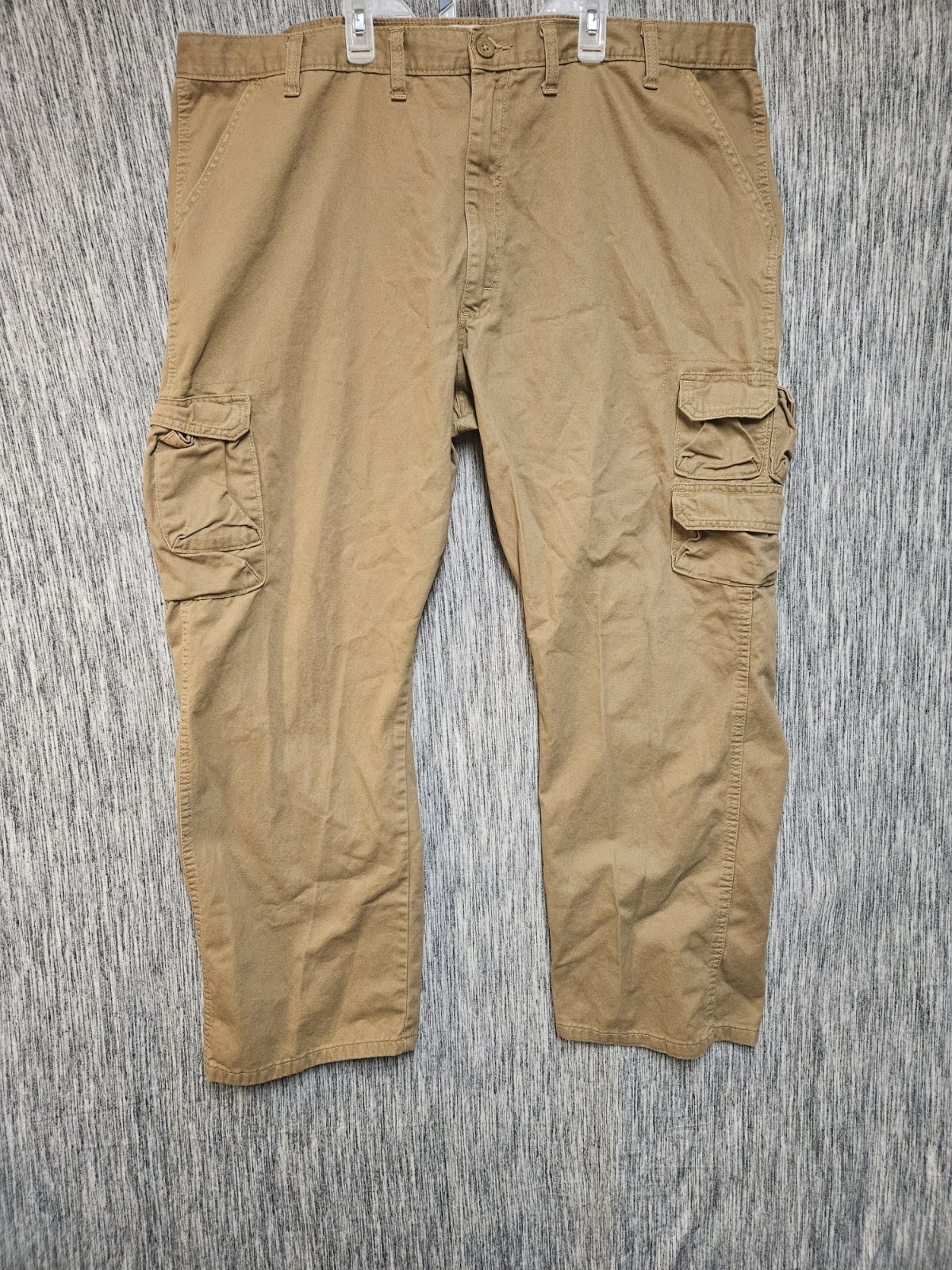 Wrangler Khaki Cargo Pants Men's Size 46x30 Straight Leg High Rise Flat Front