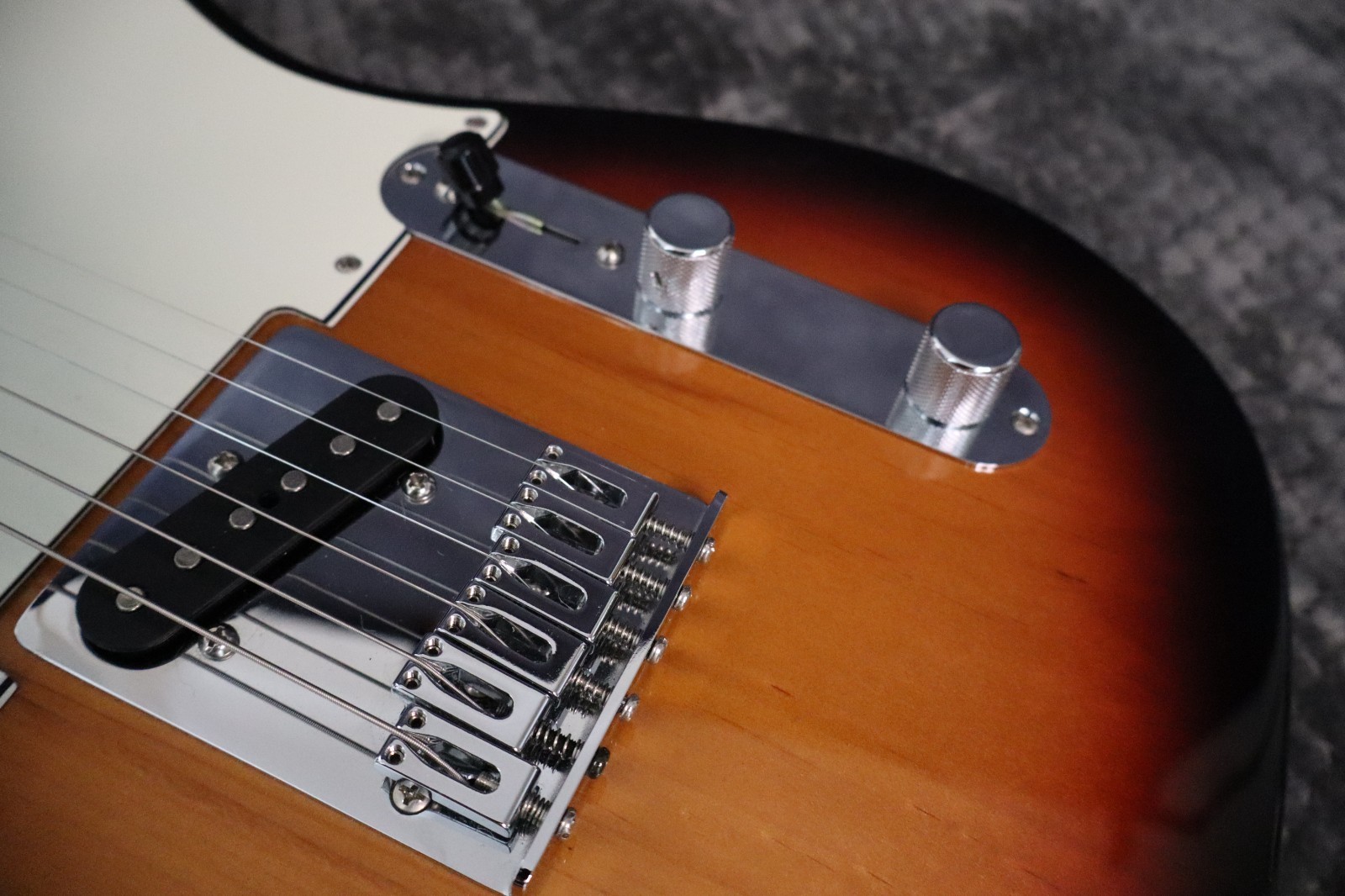 Fender Telecaster MIM Sun burst, full set up & gig bag 5