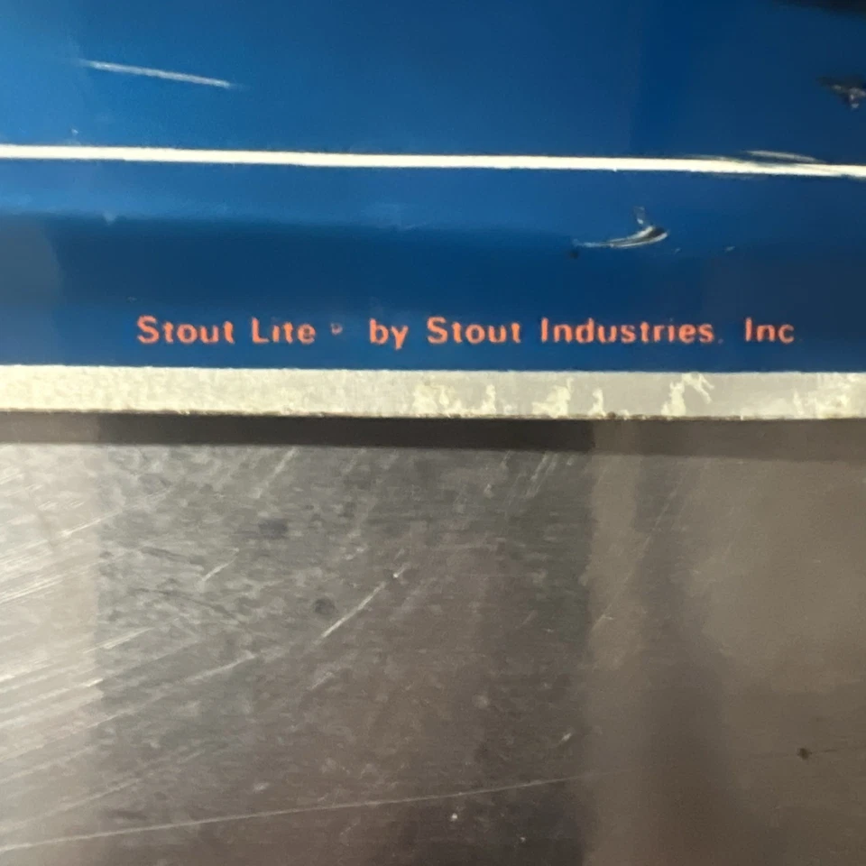 Letrero de piezas de General Motors "Mantén esa gran sensación de GM con piezas originales de GM" Foto 2 de 4