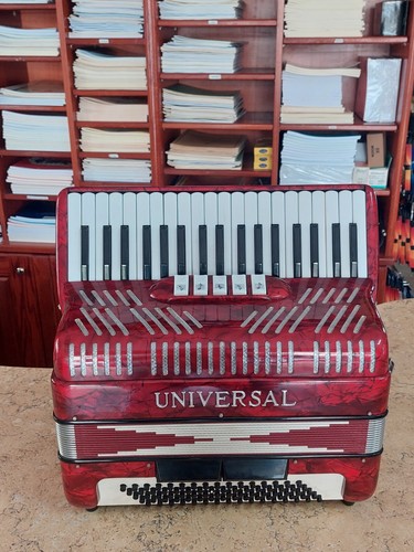 Fisarmonica Universal 80 bassi made in Italy usata in ottime condizioni
