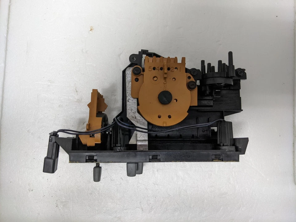 General Motors GM 16074242 Conditioner Control Assembly Pontiac Sunbird Foto 2 de 4