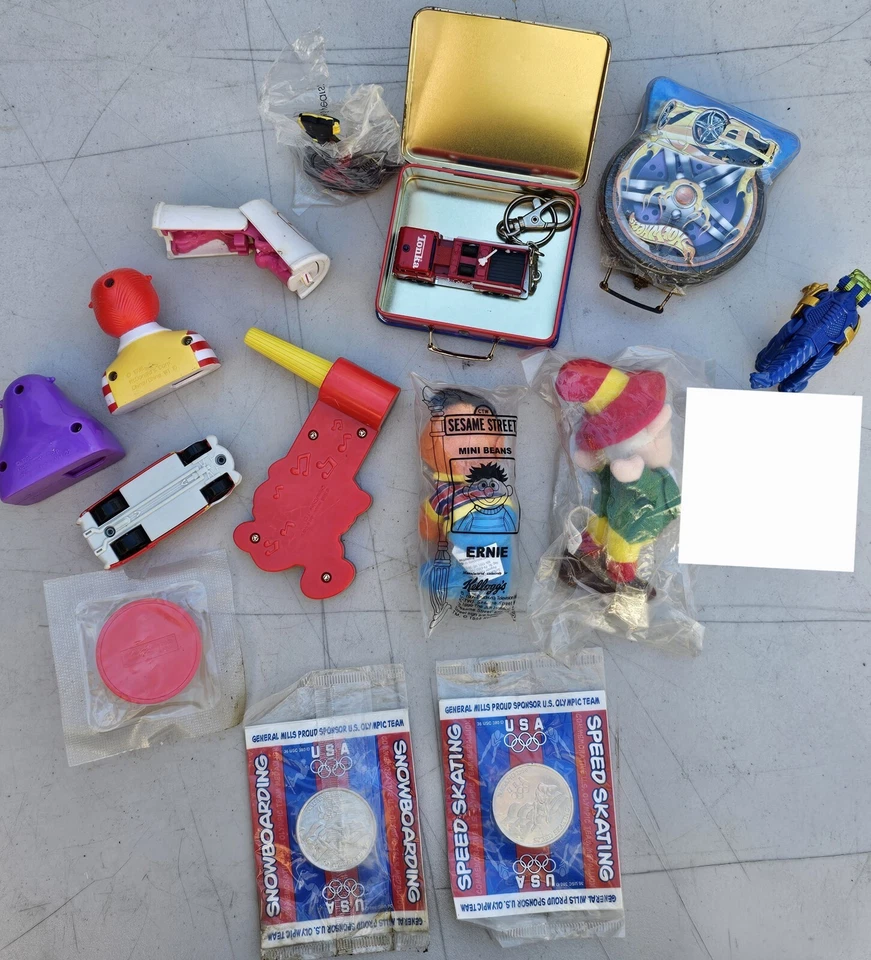 Vintage Toy Lot Mail Away Cereal Box Surprises Fast Food Happy Meal Toys + More! - Image 2 of 4
