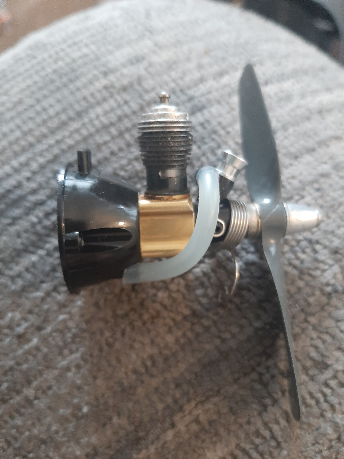 COX .010 TEE DEE MODEL AIRPLANE ENGINE & FUEL TANK NEAR NEW. eBay