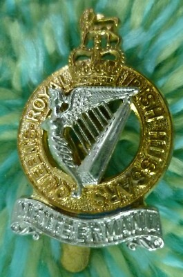QUEEN'S ROYAL IRISH HUSSARS MÜTZENABZEICHEN QC BI-METALL SLIDER HERSTELLER MUNITION UK