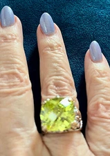 Pretty Costume Jewelry Green Glass Silver and Brass Toned Ring - Size 9