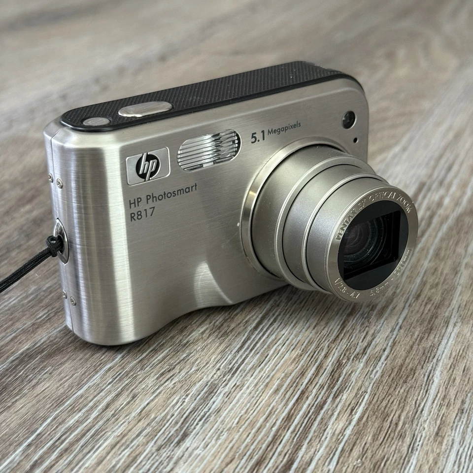 HP PhotoSmart R817 5.1MP Digital Camera Silver SD Card, Battery, Case NO CHARGER - Image 4 of 4