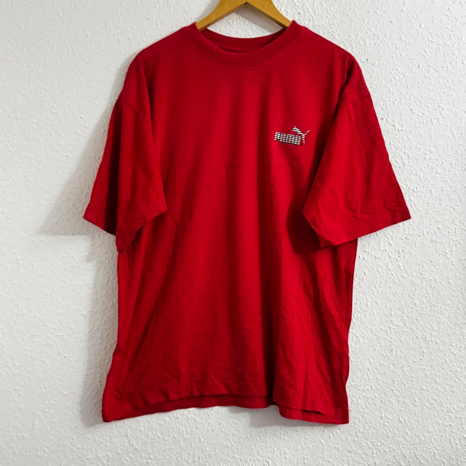 Vintage Puma Rotes Grafik Logo T-Shirt - Größe M