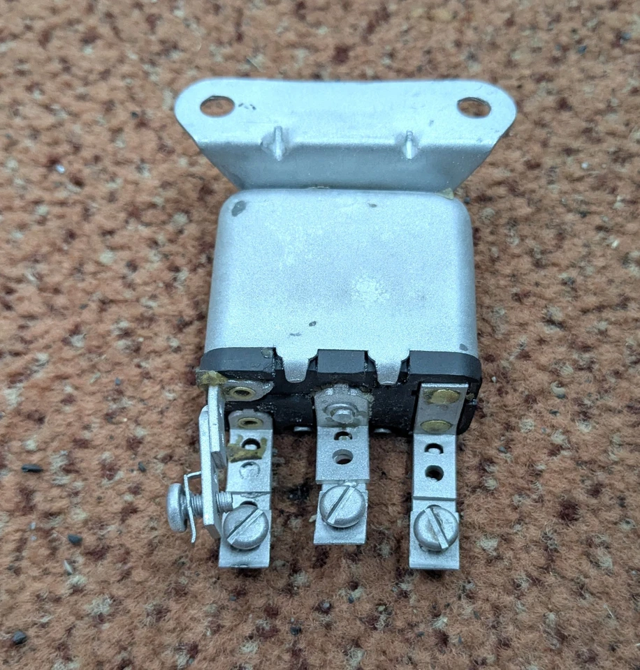 Ford Thunderbird 1956 1957 funcionando asiento eléctrico original o relé de ventana 12 voltios Foto 2 de 2