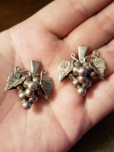 Vintage-Taxco-Sterling-Silver-Grape-Cluster-Clip-On-Earrings