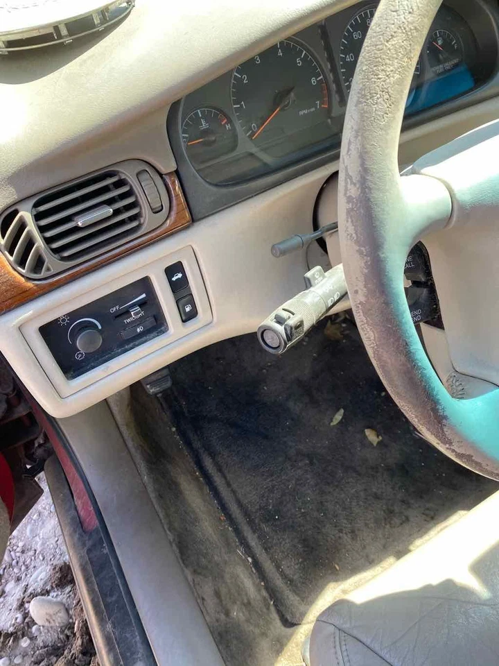 Used Air Cleaner Assembly fits: 1998 Cadillac Deville  Grade A - Image 2 of 4