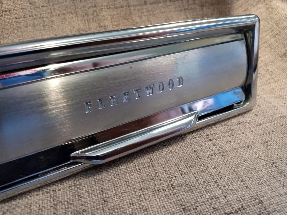 Cadillac Fleetwood Serie 75 1969 bandeja de cenizas trasera carcasa sello lateral derecho limusina* Foto 3 de 4