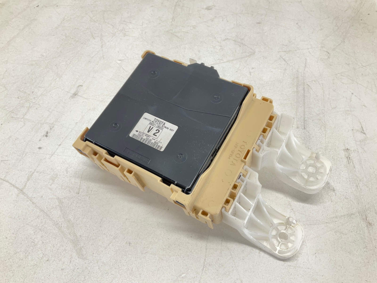 17-18 Toyota RAV4 Chassis ECM BCM Multiplex Network Body Control Module