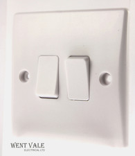 Schneider Ultimate Slimline - GU1022 - Moulded 16a Two Gang Two Way Switch New