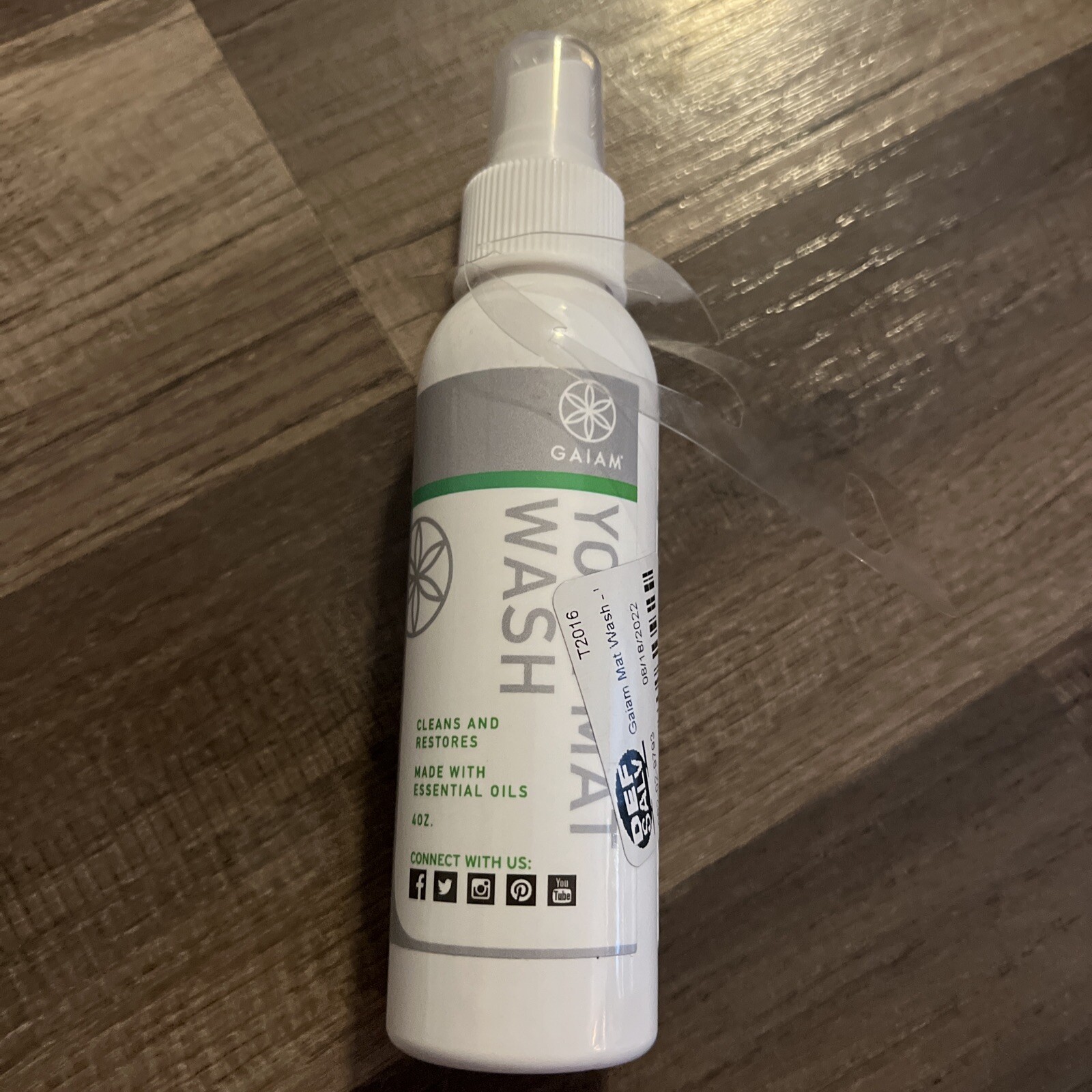 Yoga Mat Wash Spray Evolve Gaiam 4 Oz FL Made USA Clean and Restores 01